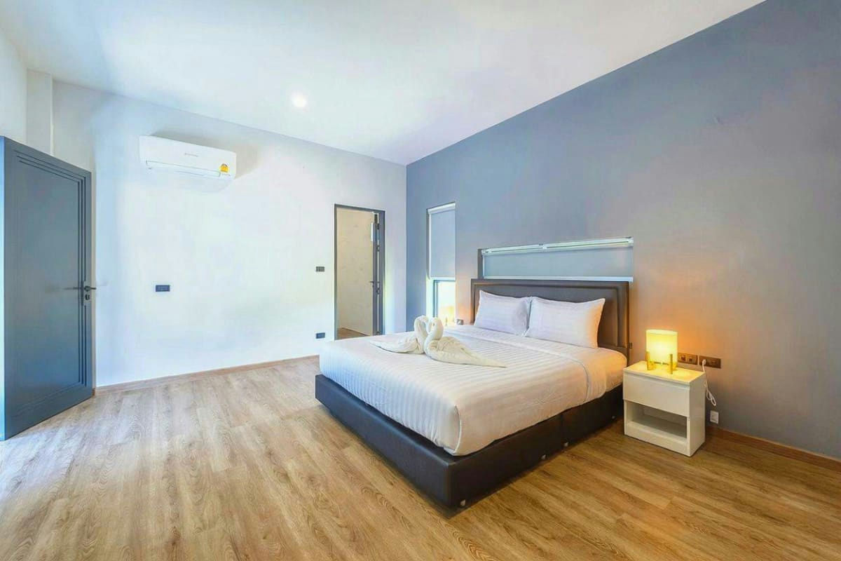 Modern Luxury Private Pool Villa for Rent near the Center of Hua Hin