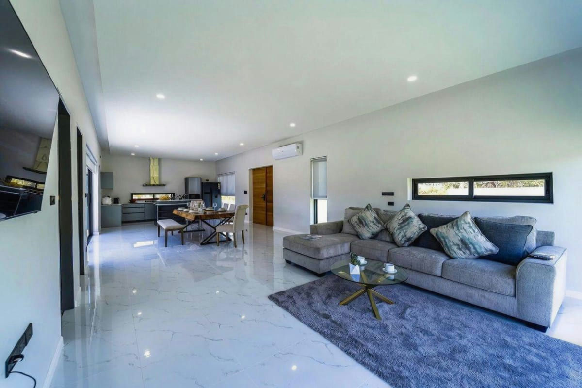 Modern Luxury Private Pool Villa for Rent near the Center of Hua Hin