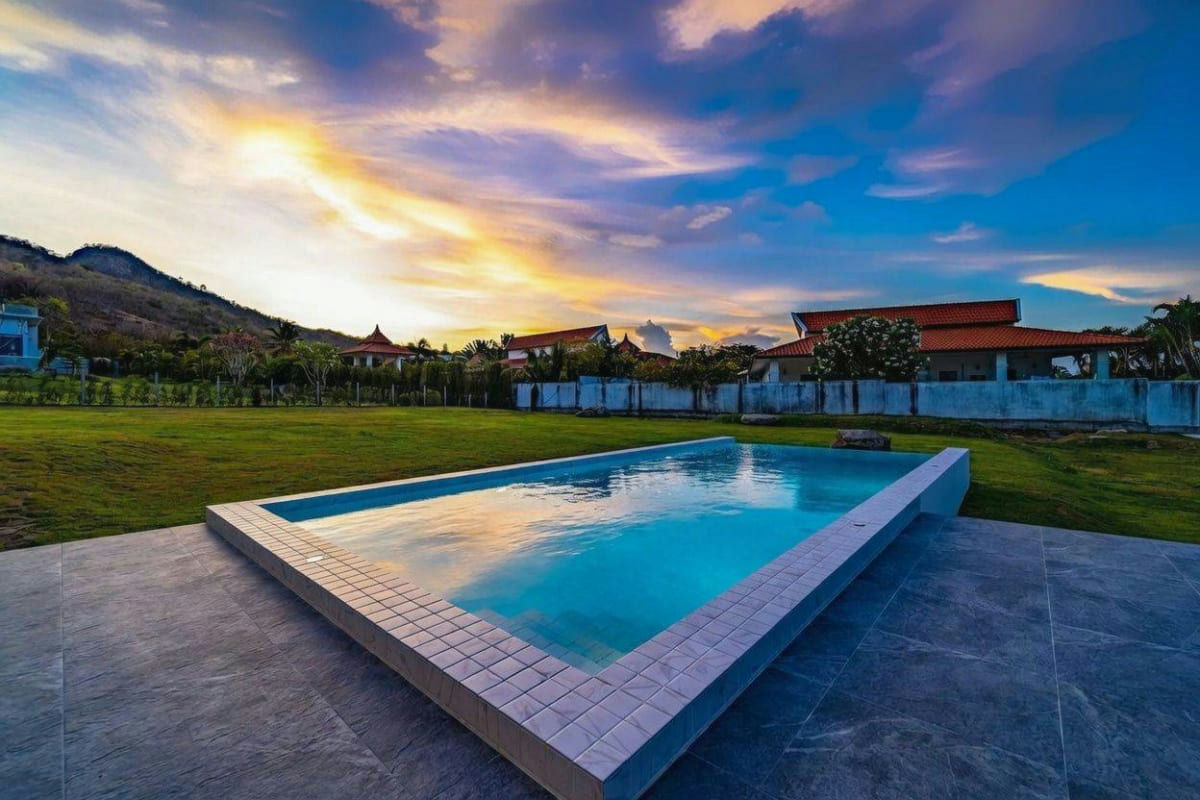 Modern Luxury Private Pool Villa for Rent near the Center of Hua Hin