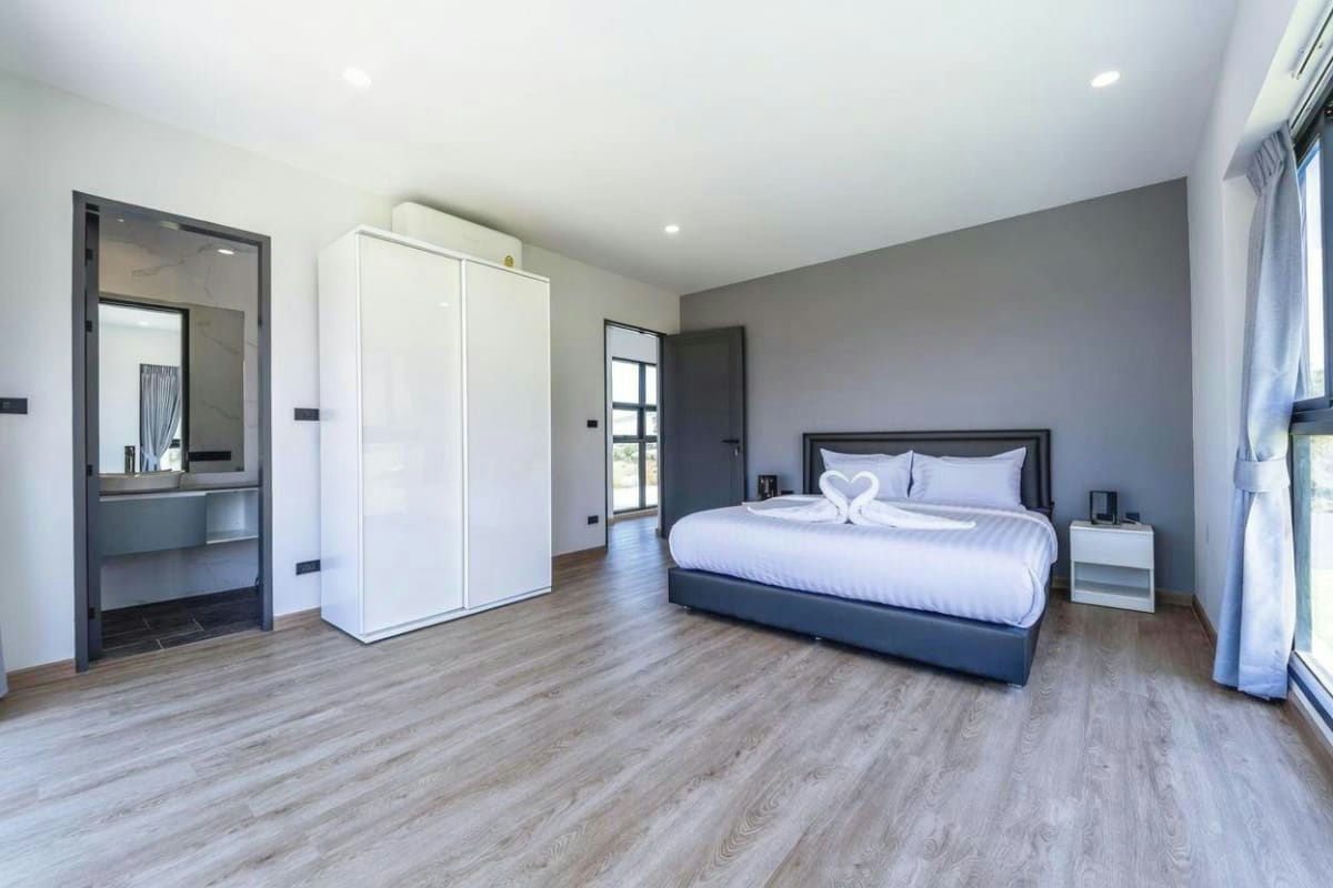 Modern Luxury Private Pool Villa for Rent near the Center of Hua Hin