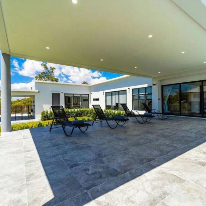 Modern Luxury Private Pool Villa for Rent near the Center of Hua Hin