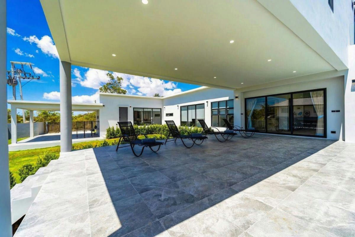 Modern Luxury Private Pool Villa for Rent near the Center of Hua Hin