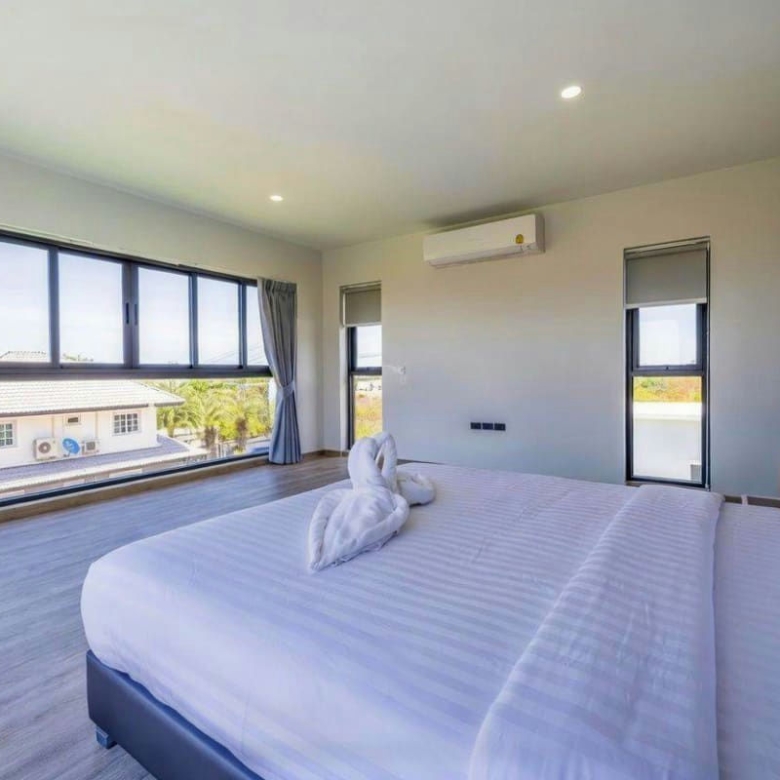 Modern Luxury Private Pool Villa for Rent near the Center of Hua Hin