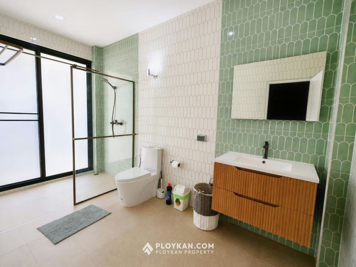 Modern 3-Bedroom Pool Villa for Rent in Wang Pong