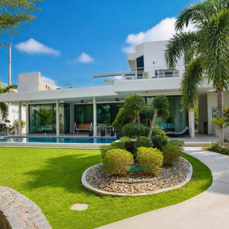 Modern Resort Style 4-Bedroom Pool Villa for Rent at La Lua Hua Hin