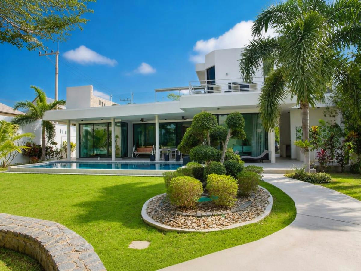 Modern Resort Style 4-Bedroom Pool Villa for Rent at La Lua Hua Hin