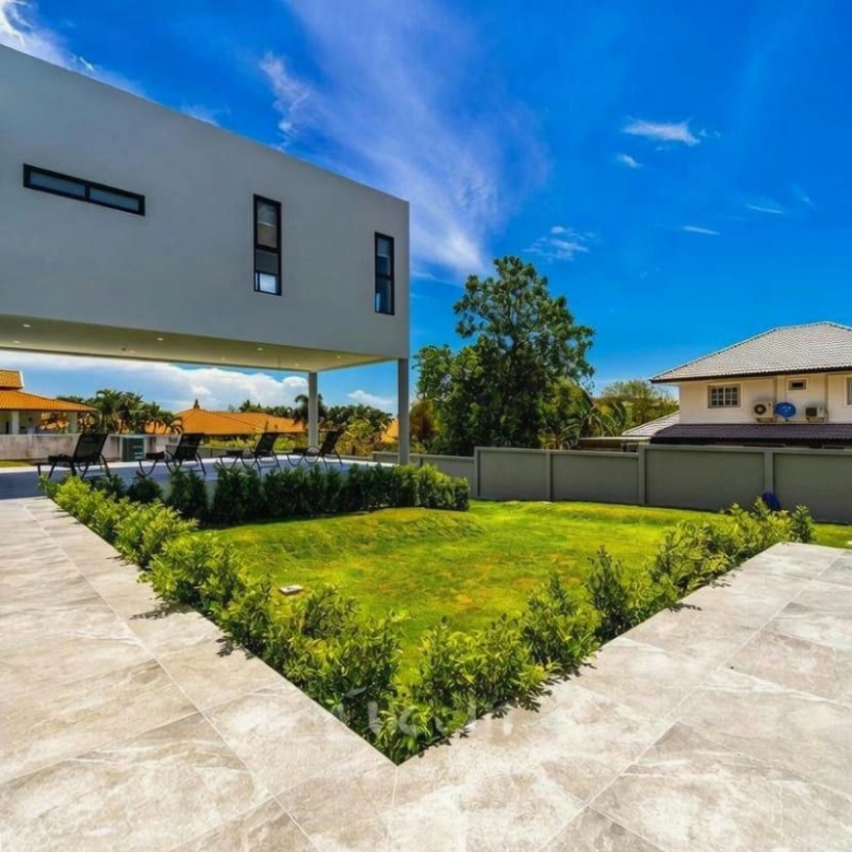 Modern Luxury Private Pool Villa for Rent near the Center of Hua Hin