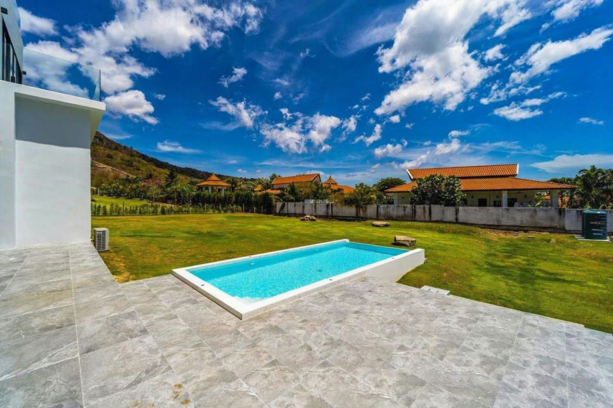 Modern Luxury Private Pool Villa for Rent near the Center of Hua Hin