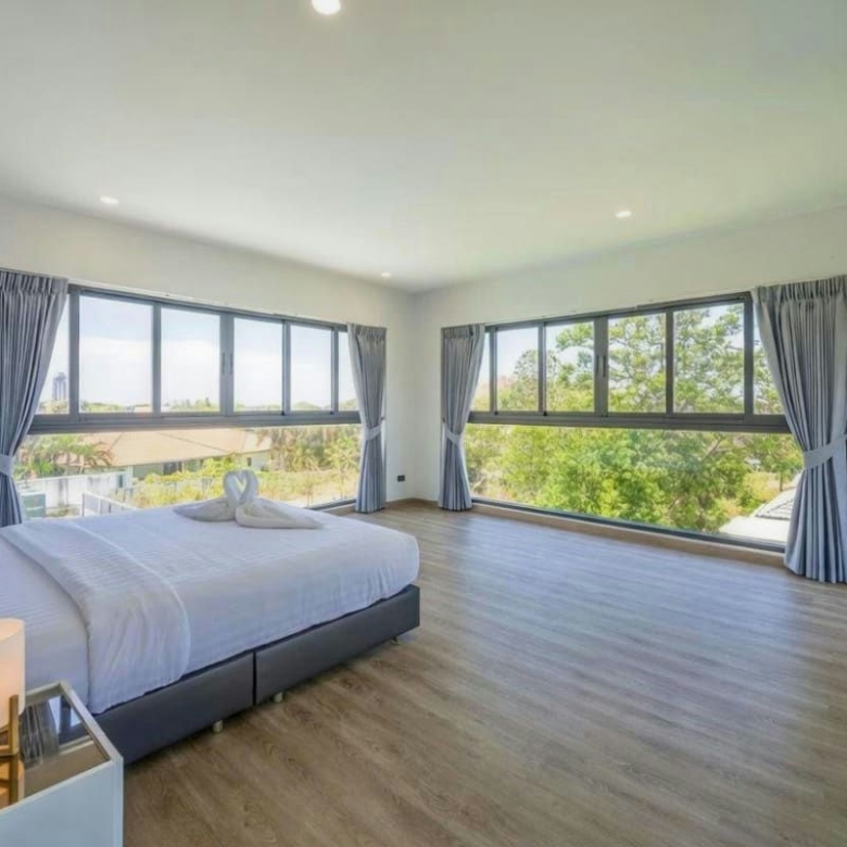 Modern Luxury Private Pool Villa for Rent near the Center of Hua Hin