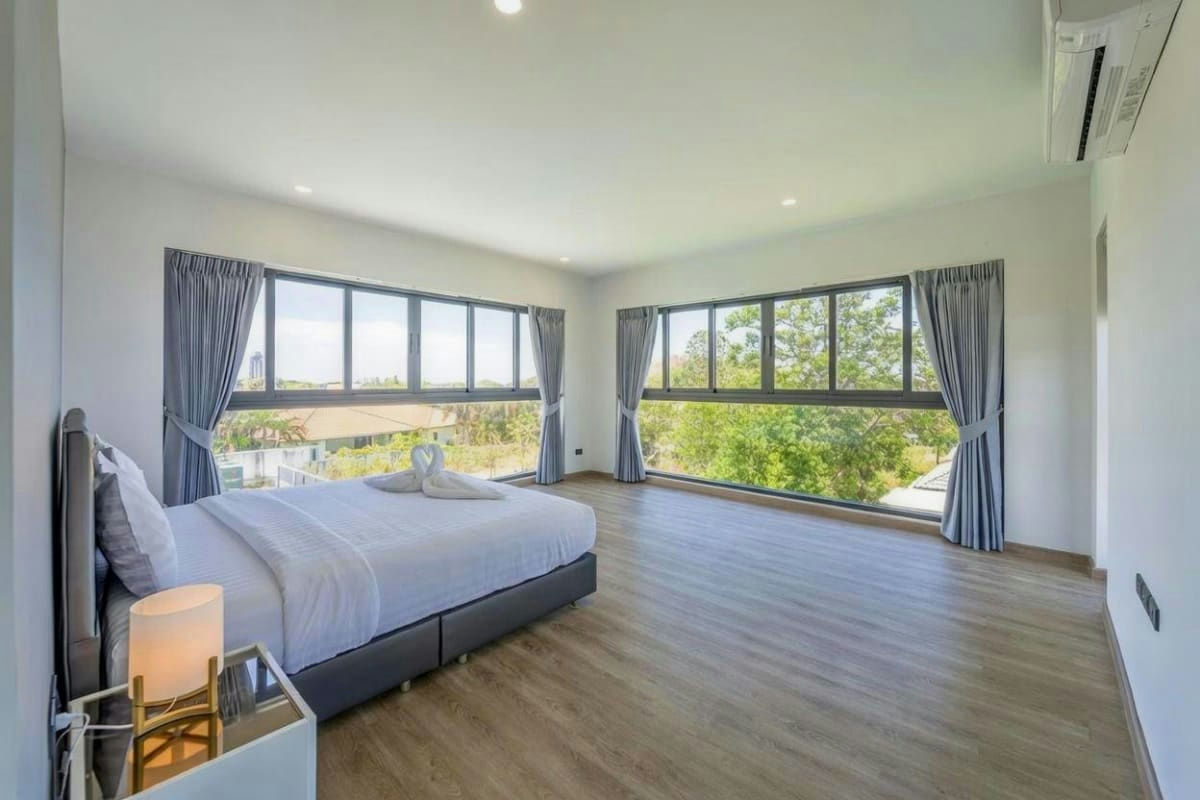Modern Luxury Private Pool Villa for Rent near the Center of Hua Hin