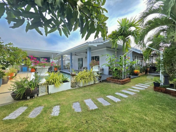 Resort Style Pool Villa for Rent at Casa Collina Hua Hin