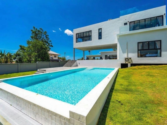Modern Luxury Private Pool Villa for Rent near the Center of Hua Hin
