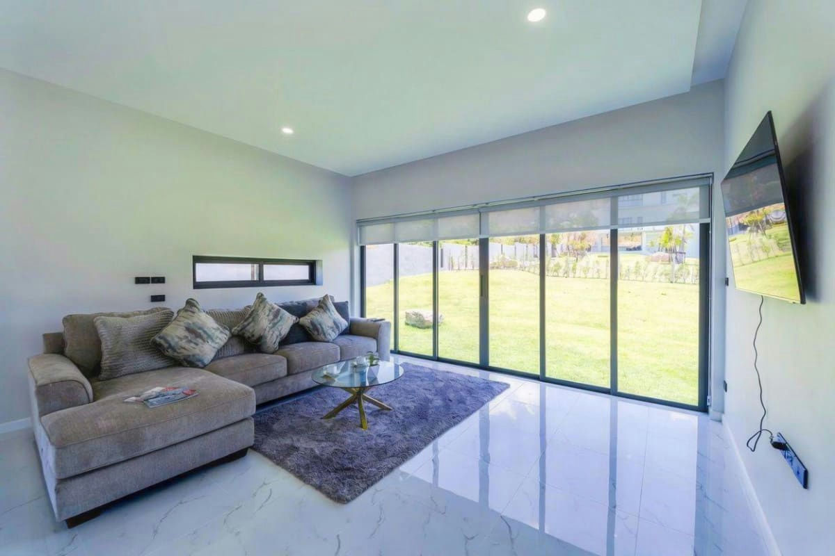 Modern Luxury Private Pool Villa for Rent near the Center of Hua Hin