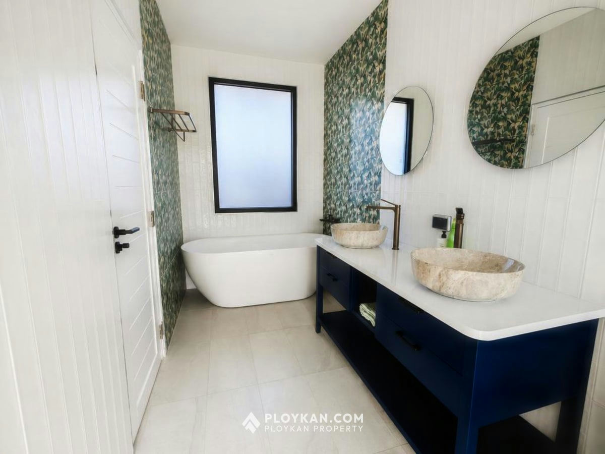 Modern 3-Bedroom Pool Villa for Rent in Wang Pong