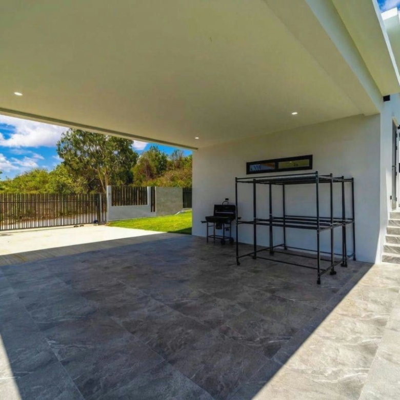 Modern Luxury Private Pool Villa for Rent near the Center of Hua Hin