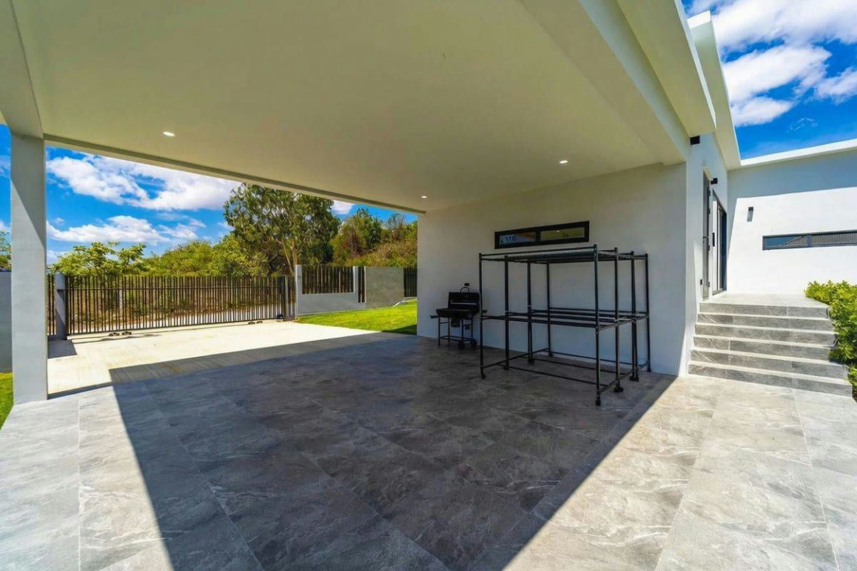 Modern Luxury Private Pool Villa for Rent near the Center of Hua Hin