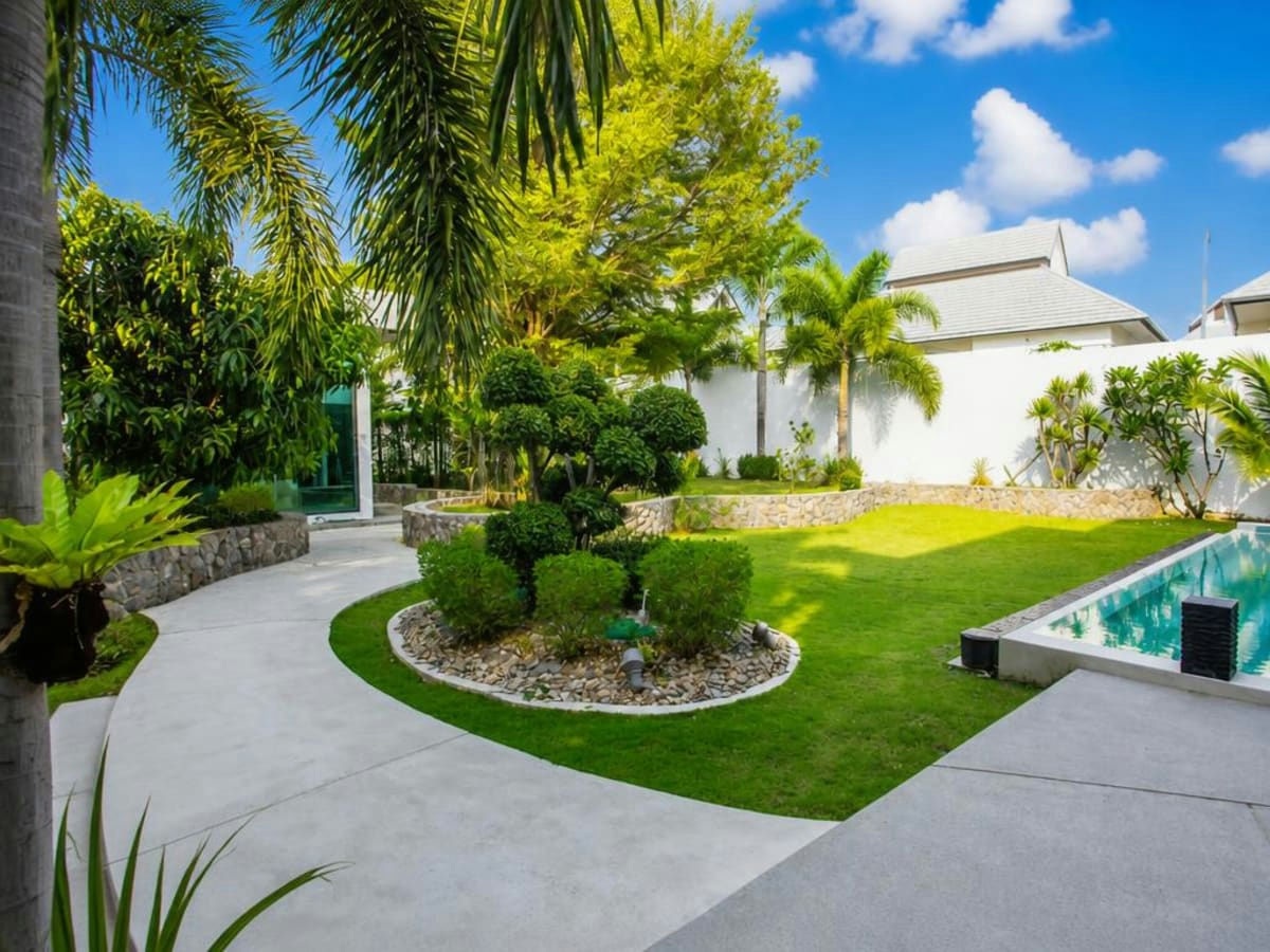 Modern Resort Style 4-Bedroom Pool Villa for Rent at La Lua Hua Hin