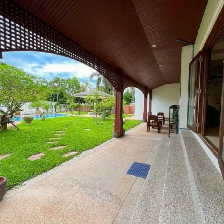 Pet Friendly Two-story 3-Bedroom Villa for Rent in Central Hua Hin