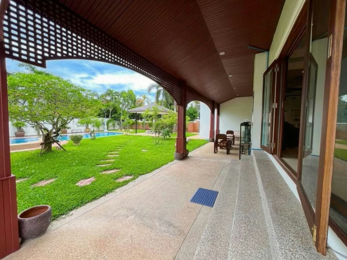 Pet Friendly Two-story 3-Bedroom Villa for Rent in Central Hua Hin