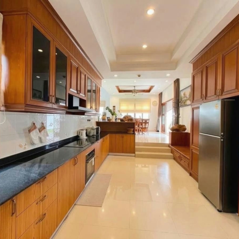 Pet Friendly Two-story 3-Bedroom Villa for Rent in Central Hua Hin