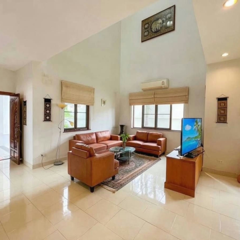 Pet Friendly Two-story 3-Bedroom Villa for Rent in Central Hua Hin