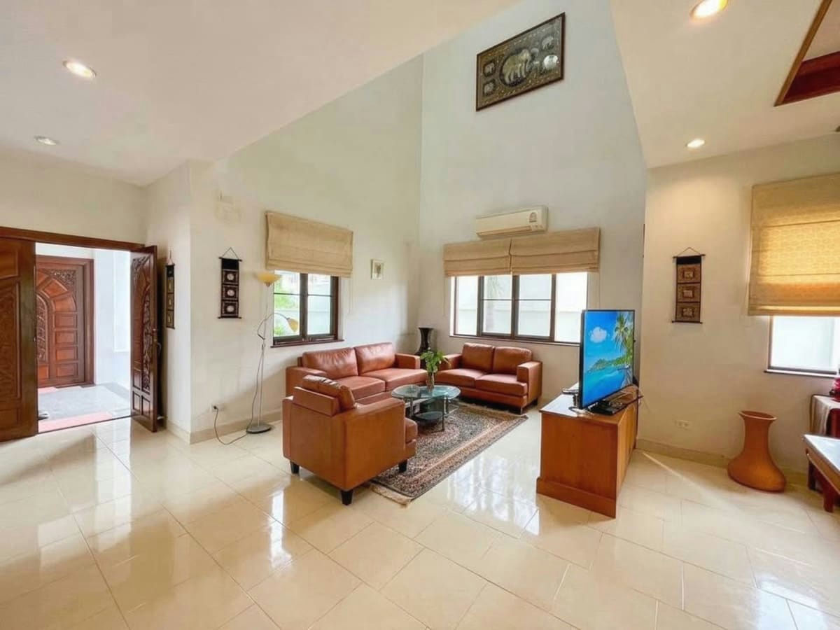 Pet Friendly Two-story 3-Bedroom Villa for Rent in Central Hua Hin