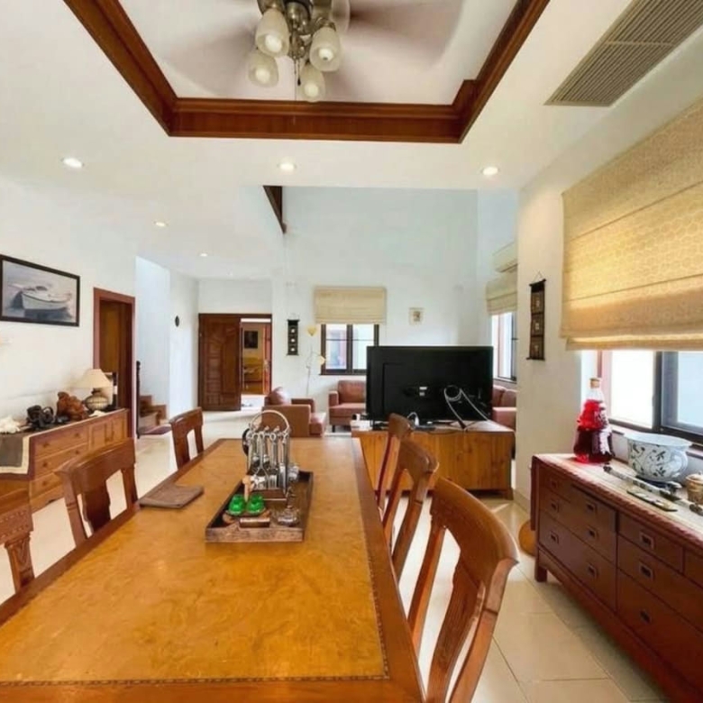 Pet Friendly Two-story 3-Bedroom Villa for Rent in Central Hua Hin