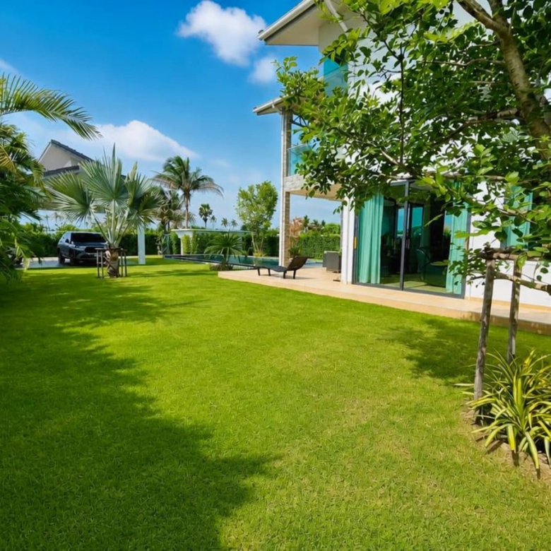 Luxury Spacious 4-Bedroom Pool Villa for Sale in Soi 112
