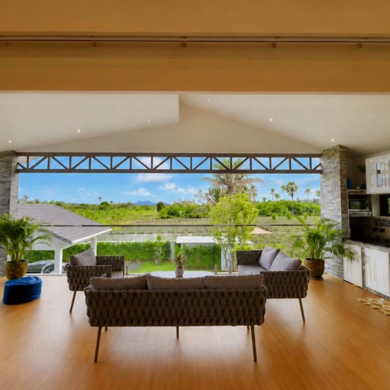 Luxury Spacious 4-Bedroom Pool Villa for Sale in Soi 112