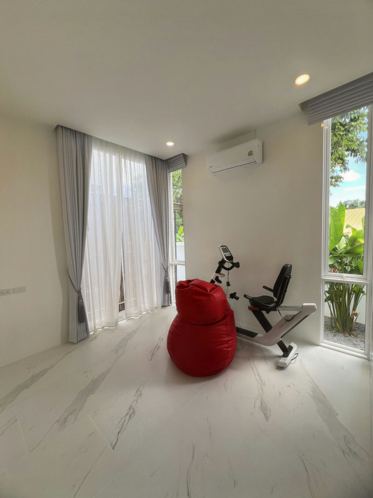 New Pet Friendly Pool Villa for Rent in Black Mountain Area
