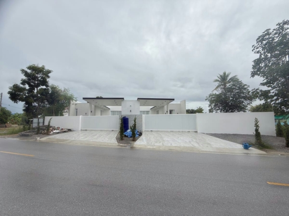 Pet Friendly Pool Villa for Rent in Black Mountain Area
