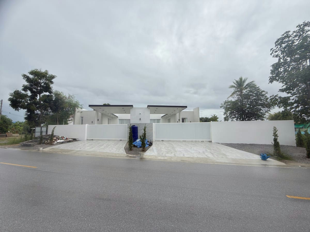 New Pet Friendly Pool Villa for Rent in Black Mountain Area