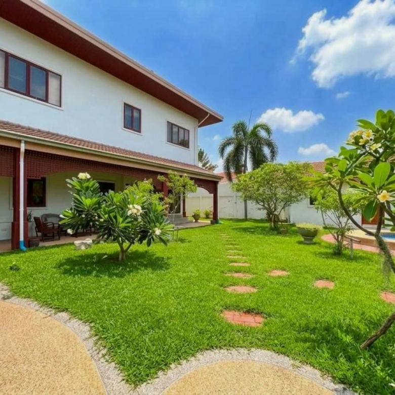 Pet Friendly Two-story 3-Bedroom Villa for Rent in Central Hua Hin