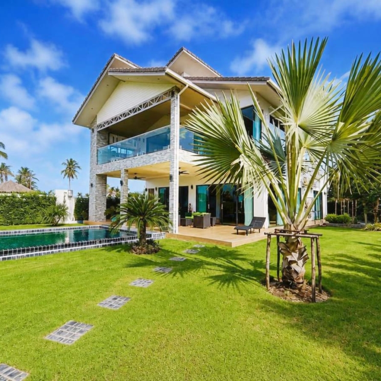 Luxury Spacious 4-Bedroom Pool Villa for Sale in Soi 112