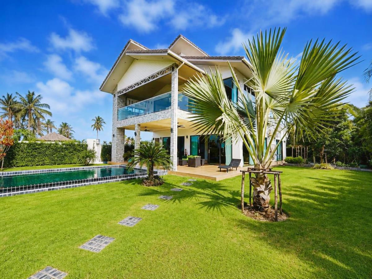 Luxury Spacious 4-Bedroom Pool Villa for Sale in Soi 112