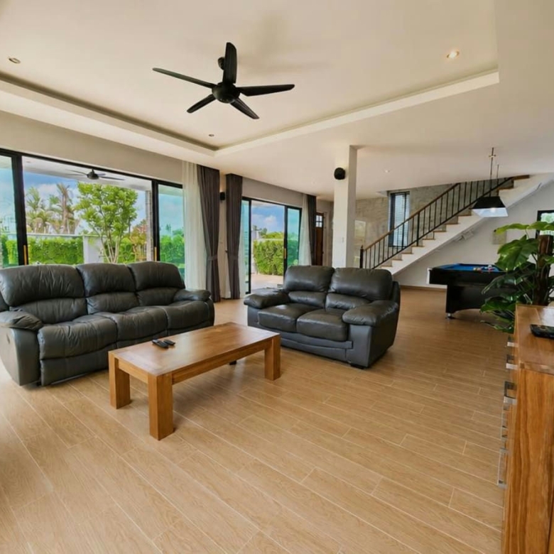 Luxury Spacious 4-Bedroom Pool Villa for Sale in Soi 112