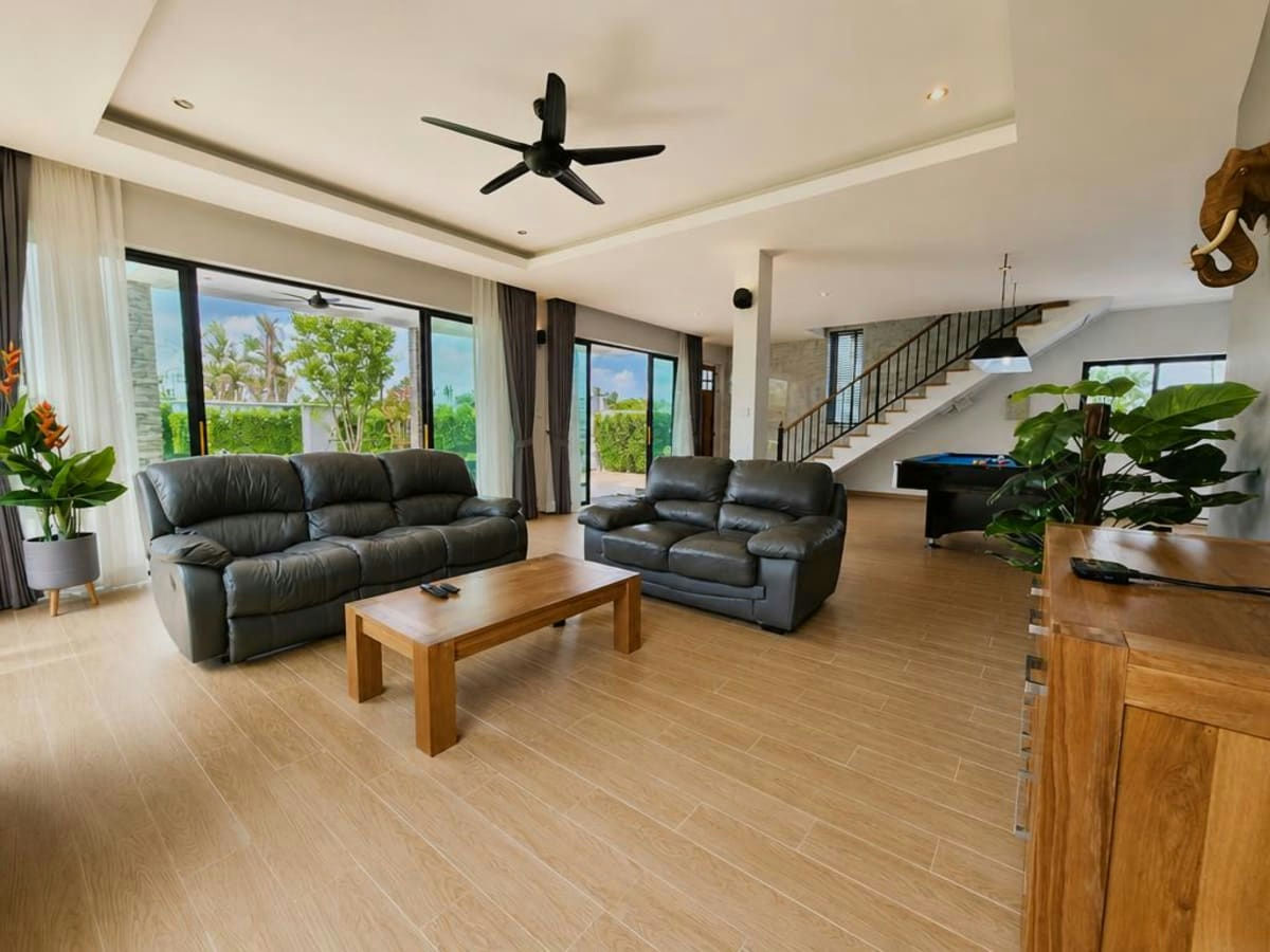 Luxury Spacious 4-Bedroom Pool Villa for Sale in Soi 112