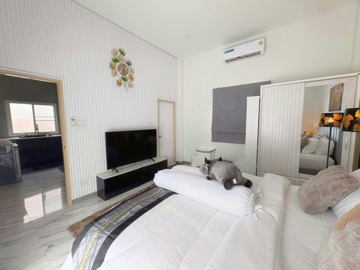 Brand New 4-Bedroom Pool Villa for Rent in Hua Hin Soi 112