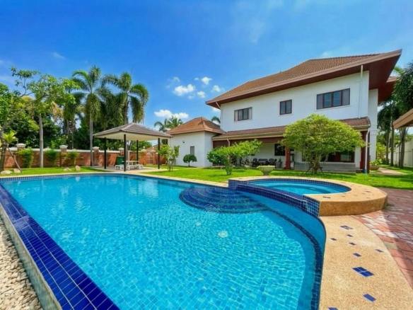 Pet Friendly Two-story 3-Bedroom Villa for Rent in Central Hua Hin