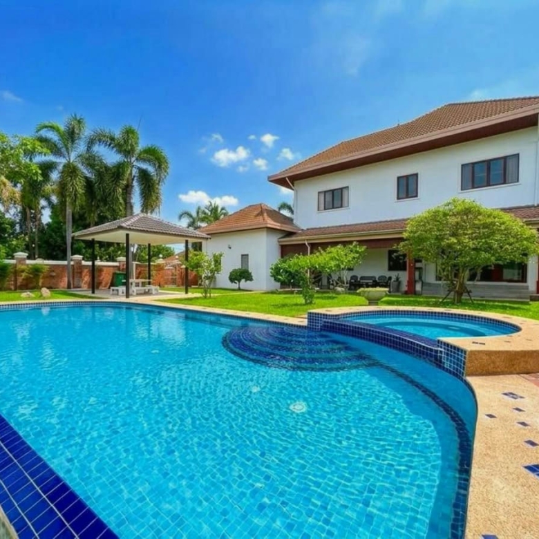 Pet Friendly Two-story 3-Bedroom Villa for Rent in Central Hua Hin