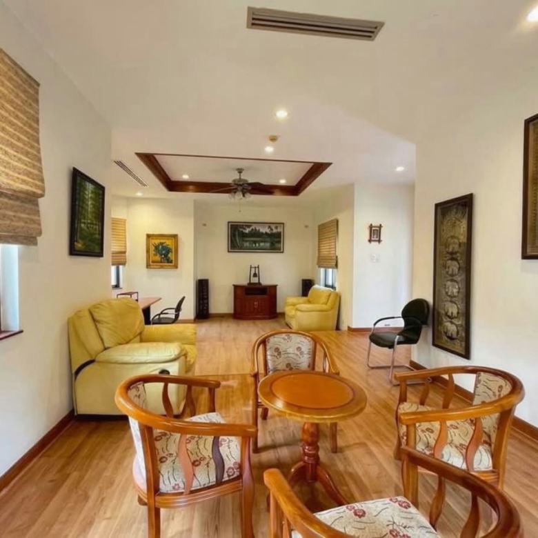 Pet Friendly Two-story 3-Bedroom Villa for Rent in Central Hua Hin