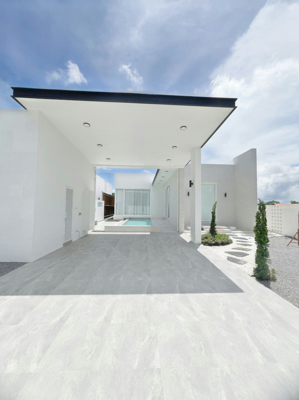 New Pet Friendly Pool Villa for Rent in Black Mountain Area