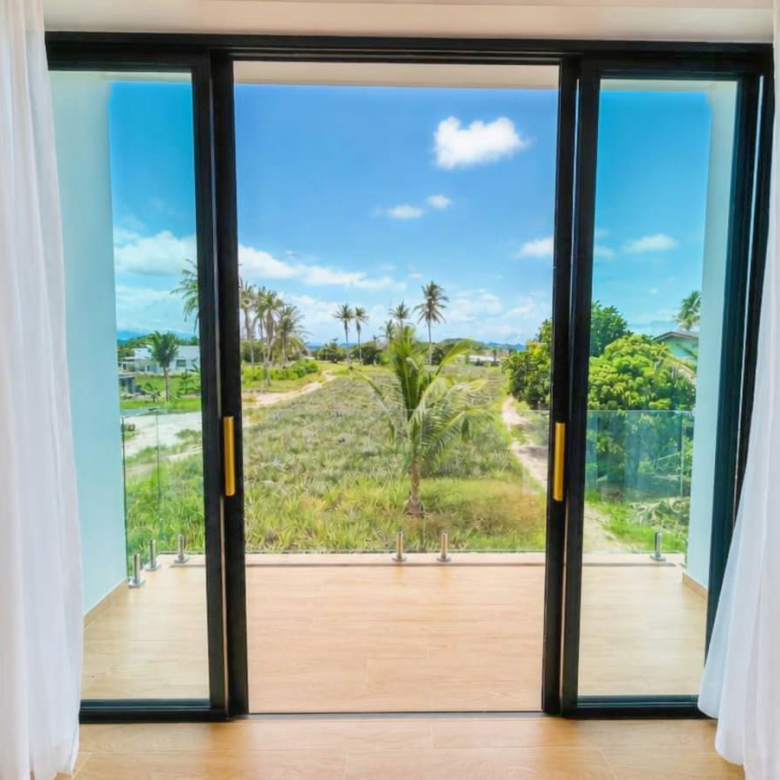 Luxury Spacious 4-Bedroom Pool Villa for Sale in Soi 112