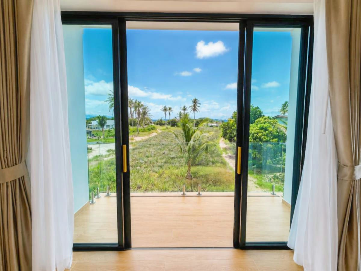 Luxury Spacious 4-Bedroom Pool Villa for Sale in Soi 112