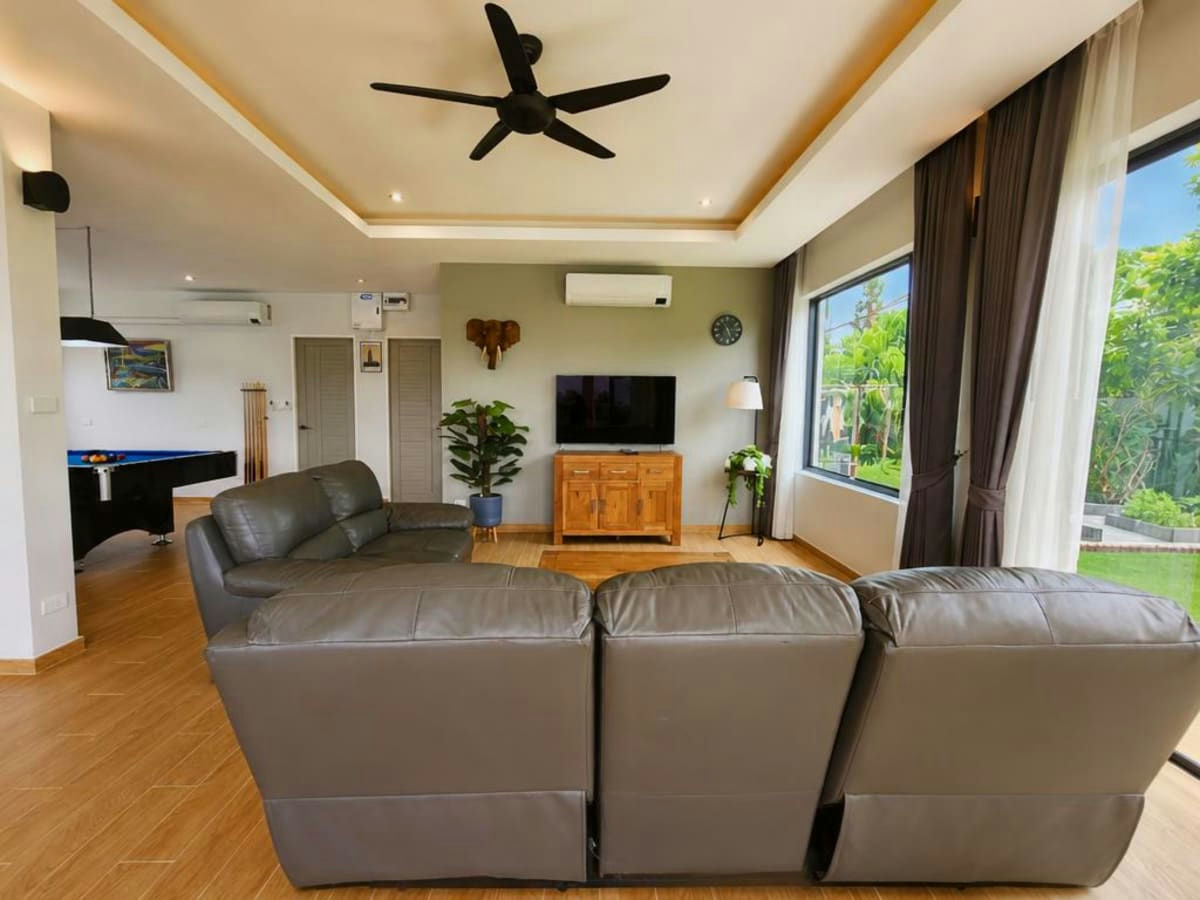 Luxury Spacious 4-Bedroom Pool Villa for Sale in Soi 112