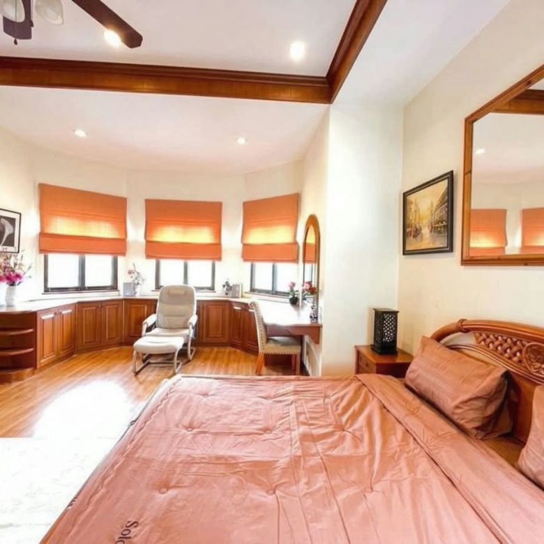 Pet Friendly Two-story 3-Bedroom Villa for Rent in Central Hua Hin