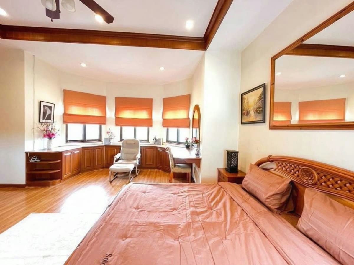 Pet Friendly Two-story 3-Bedroom Villa for Rent in Central Hua Hin