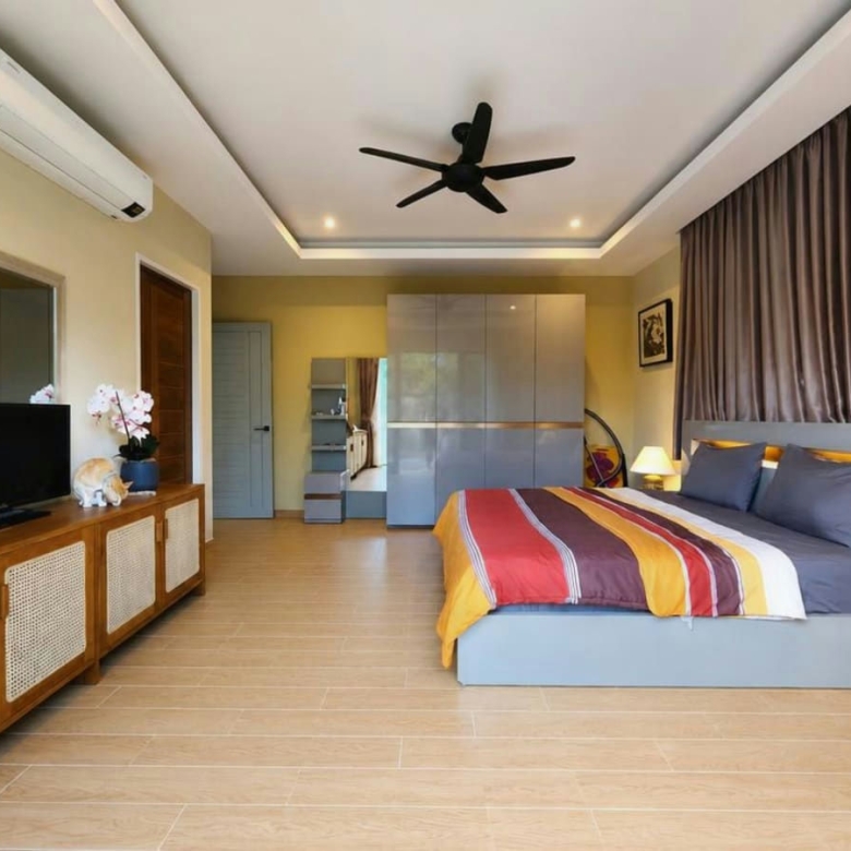 Luxury Spacious 4-Bedroom Pool Villa for Sale in Soi 112