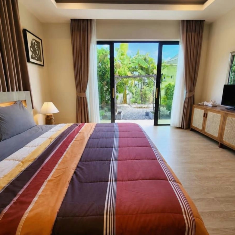 Luxury Spacious 4-Bedroom Pool Villa for Sale in Soi 112