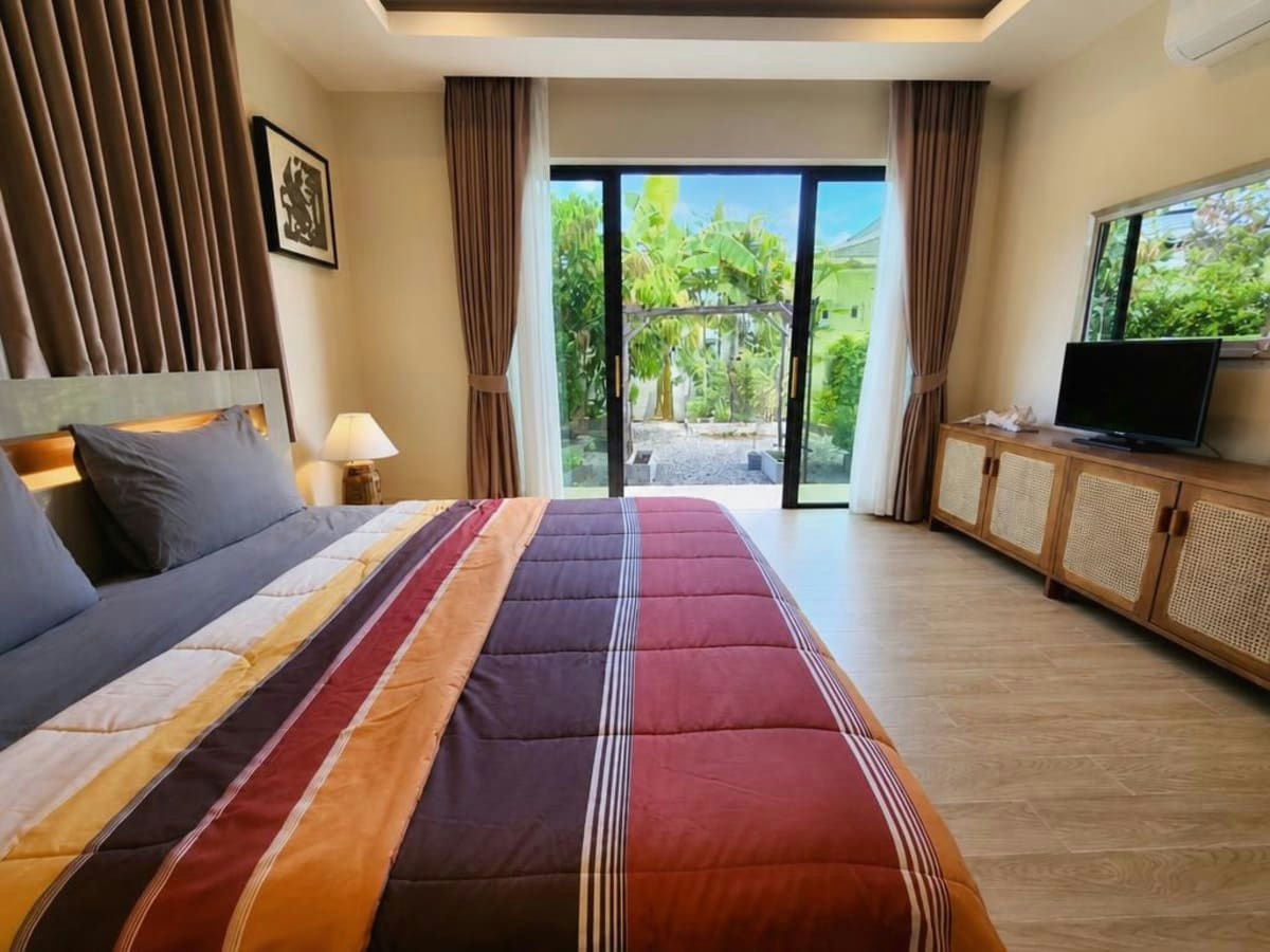 Luxury Spacious 4-Bedroom Pool Villa for Sale in Soi 112